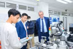 Thu hút chuyên gia quốc tế và kiều bào về nước: Cần hỗ trợ về thuế và điều kiện ăn ở