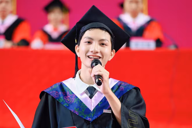 Nam sinh Việt giành học bổng toàn phần thạc sĩ Trung Quốc: Bà nội là động lực lớn nhất của em
