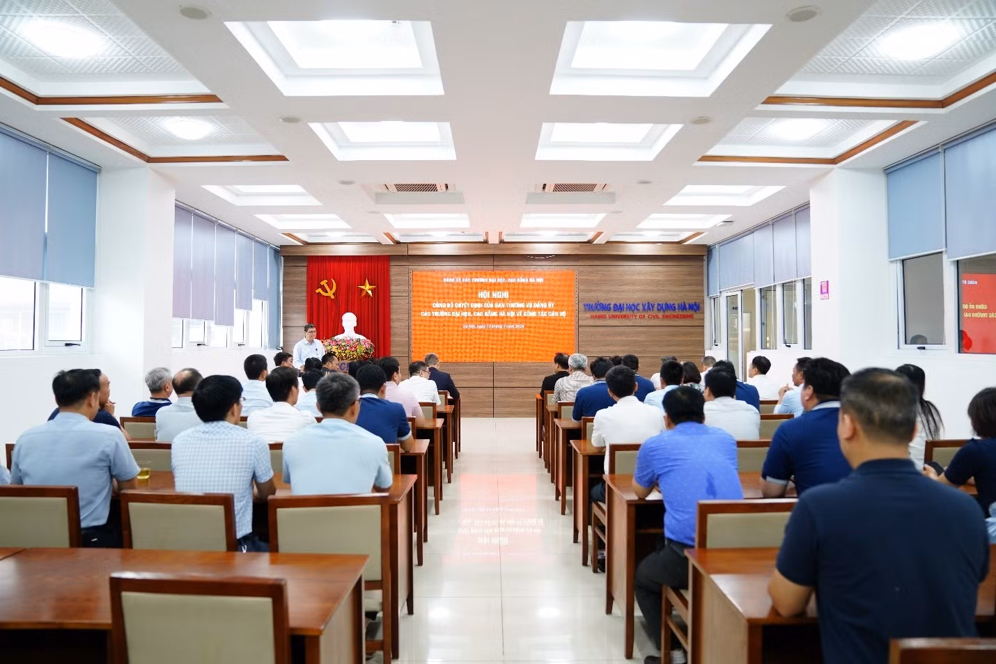 hoi-nghi.jpg