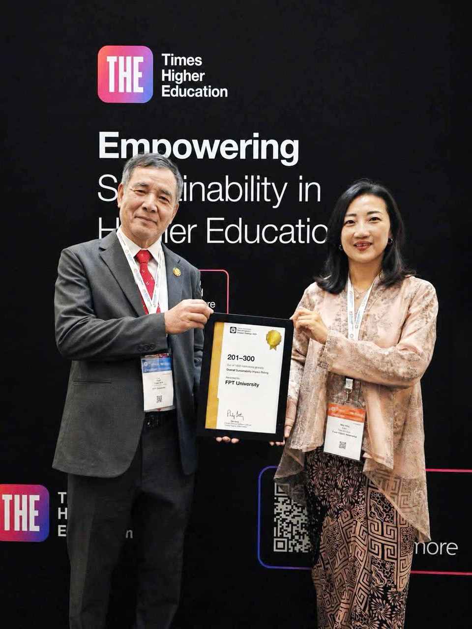 ts-le-truong-tung-chu-tich-hoi-dong-truong-truong-dai-hoc-fpt-nhan-vinh-danh-xep-hang-tu-ba-mei-mei-lim-chu-tich-time-higher-education-chau-a-thai-binh-duong-apac.jpg