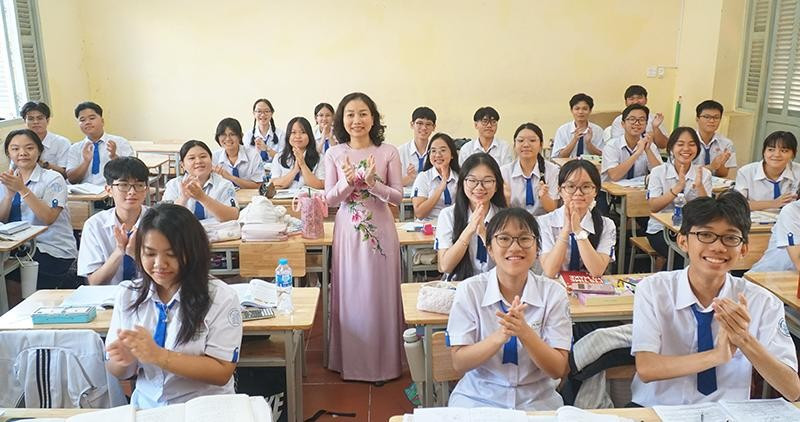 truong-thpt-chau-van-liem.jpg