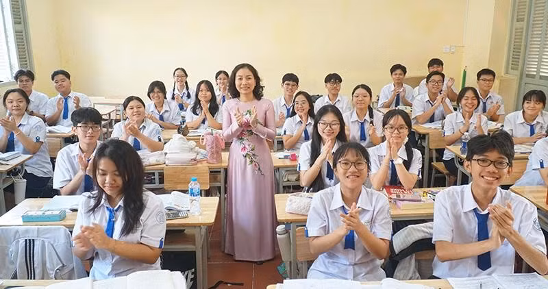 truong-thpt-chau-van-liem.jpg