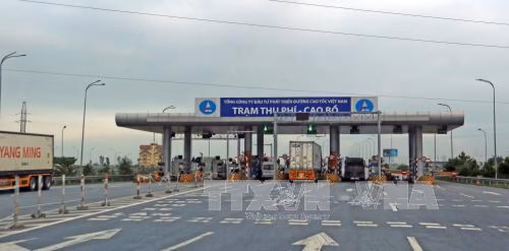 Hiệp hội vận tải thành phố Hà Nội kiến nghị giảm phí BOT từ 3% đến 5% đối với các phương tiện chở hàng từ 5 tấn trở lên và các phương tiện chở khách từ 16 chỗ trở lên. Ảnh minh họa: TTXVN Hiệp hội vận tải thành phố Hà Nội kiến nghị giảm phí BOT từ 3% đến 5% đối với các phương tiện chở hàng từ 5 tấn trở lên và các phương tiện chở khách từ 16 chỗ trở lên. Ảnh minh họa: TTXVN