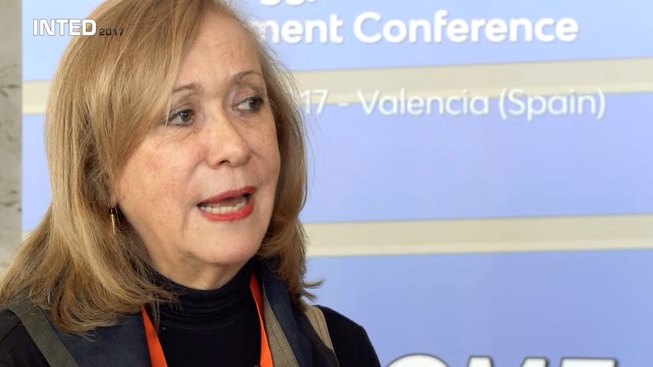Bà Vicky Colbert được nhiều giải thưởng về mô hình trường học mới Colombia, vì nó giải quyết được bài toán giáo dục, kinh tế, xã hội rất đặc thù của quốc gia này, nhưng không thể nhân rộng tùy tiện. Ảnh: Speakerpedia. Bà Vicky Colbert được nhiều giải thưởng về mô hình trường học mới Colombia, vì nó giải quyết được bài toán giáo dục, kinh tế, xã hội rất đặc thù của quốc gia này, nhưng không thể nhân rộng tùy tiện. Ảnh: Speakerpedia.