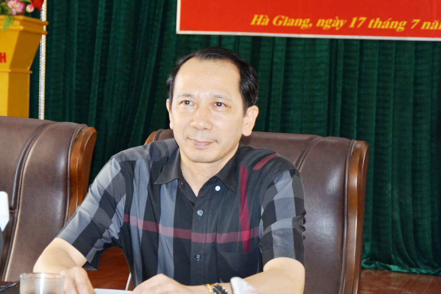 Ông Trần Đức Quý, Phó chủ tịch ủy ban nhân dân tỉnh Hà Giang đã nhận trách nhiệm (Ảnh:LC) Ông Trần Đức Quý, Phó chủ tịch ủy ban nhân dân tỉnh Hà Giang đã nhận trách nhiệm (Ảnh:LC)