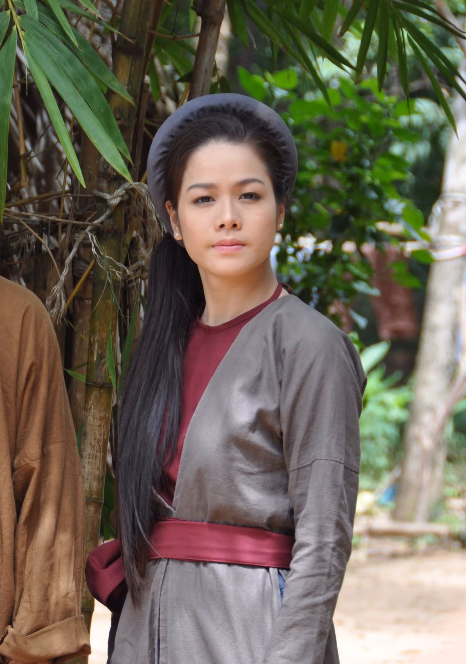 Sau Long Thành cầm giả ca, Nhật Kim Anh còn trổ tài trong Về đất Thăng Long với vai đào nương Thiên Hương, một thời làm cho Lý Công Uẩn say đắm. Sau Long Thành cầm giả ca, Nhật Kim Anh còn trổ tài trong Về đất Thăng Long với vai đào nương Thiên Hương, một thời làm cho Lý Công Uẩn say đắm.