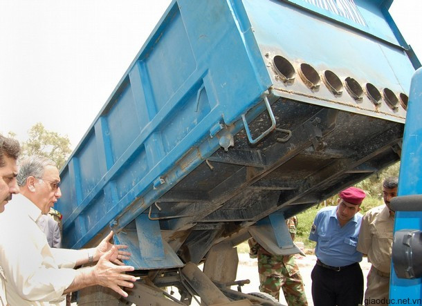 Xe ben lắp thêm dàn tên lửa để phòng thủ?