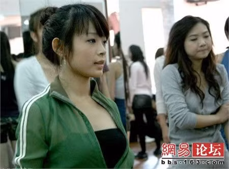 Những hot girl Việt 'nóng' trên báo chí nước ngoài
