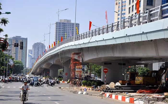 Hiện nay nút giao Daewoo đã được mở, các phương tiện từ các hướng có thể lưu thông qua gầm cầu, nên việc ùn tắc đã giảm đáng kể.