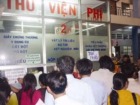 Chất lượng khám chữa bệnh chưa tương xứng với viện phí mới (Ảnh: Lê Nguyễn)