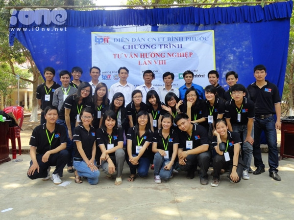 Tất cả thành viên chụp hình kỷ niệm đánh dấu thành công của chương trình Tất cả thành viên chụp hình kỷ niệm đánh dấu thành công của chương trình