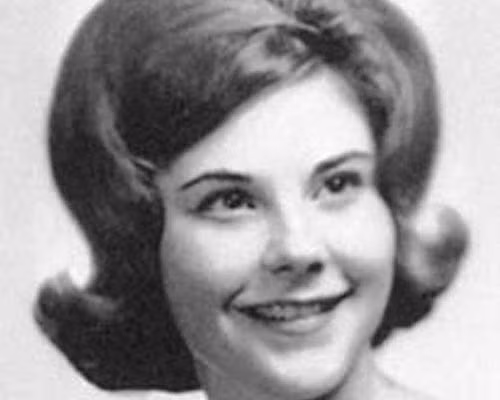 Cựu Đệ nhất phu nhân Laura Bush từng học tại Đại học Southern Methodist ở Dallas chuyên ngành giáo dục. Sau đó, bà học tiếp thạc sĩ chuyên ngành khoa học thư viện tại Đại học Texas-Austin. Cựu Đệ nhất phu nhân Laura Bush từng học tại Đại học Southern Methodist ở Dallas chuyên ngành giáo dục. Sau đó, bà học tiếp thạc sĩ chuyên ngành khoa học thư viện tại Đại học Texas-Austin.
