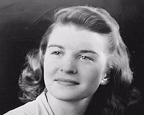 Betty Ford: phu nhân cố tổng thống Mỹ Gerald R. Ford, học nhảy hiện đại ở Đại học Bennington, Vermont, và sau đó biểu diễn trong nhóm Martha Graham. Ngoài là vũ công, bà cũng tham gia làm người mẫu. 8. Laura Bush Betty Ford: phu nhân cố tổng thống Mỹ Gerald R. Ford, học nhảy hiện đại ở Đại học Bennington, Vermont, và sau đó biểu diễn trong nhóm Martha Graham. Ngoài là vũ công, bà cũng tham gia làm người mẫu. 8. Laura Bush