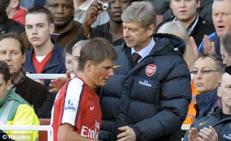 Arshavin: "Không hiểu sao Wenger không còn tin tôi" Arshavin: "Không hiểu sao Wenger không còn tin tôi"