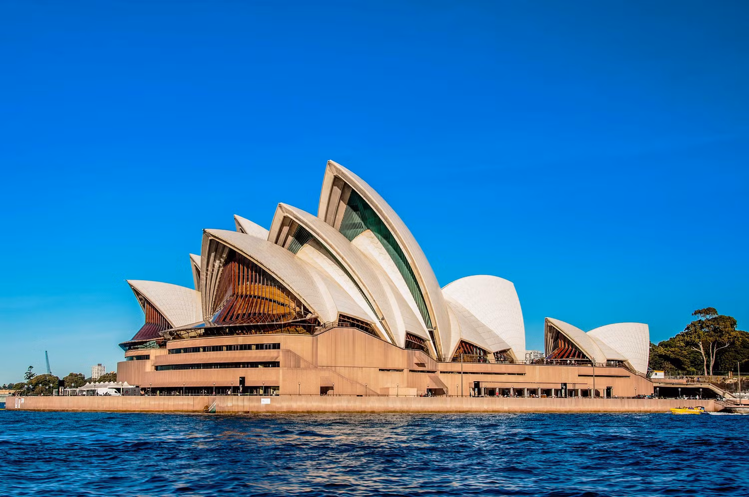 Nhà hát Opera nằm ở thành phố Sydney nước Úc.