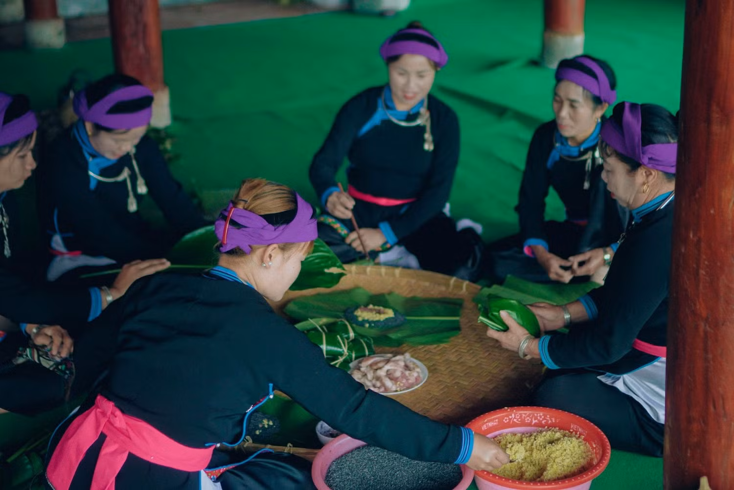 Trải nghiệm gói bánh chưng ở Sun World Fansipan Legend.