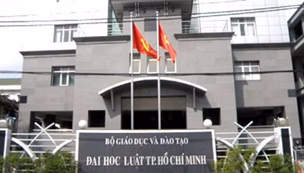 Đại học Luật Thành phố Hồ Chí Minh có mức học phí tối đa năm học 2017 - 2018 là 16 triệu đồng/sinh viên. ảnh trên Tiền phong. Đại học Luật Thành phố Hồ Chí Minh có mức học phí tối đa năm học 2017 - 2018 là 16 triệu đồng/sinh viên. ảnh trên Tiền phong.