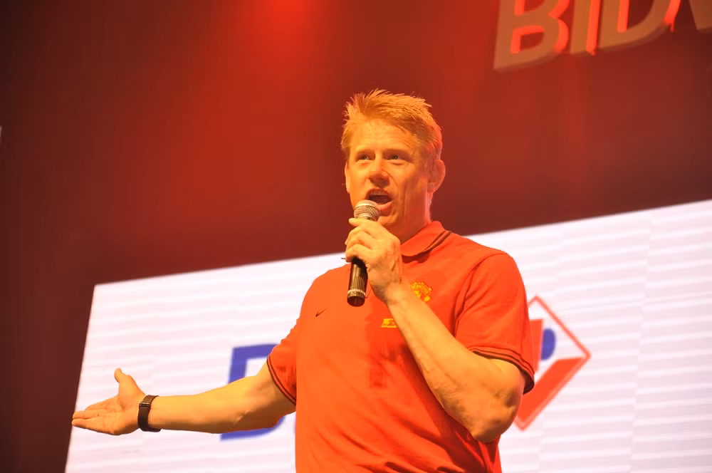 Peter Schmeichel giao lưu với NHM. Peter Schmeichel giao lưu với NHM.