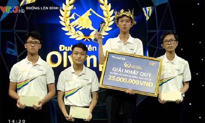 Lê Thanh Tân Nhật, người thứ hai mang cầu truyền hình về trường (Ảnh VTV3) Lê Thanh Tân Nhật, người thứ hai mang cầu truyền hình về trường (Ảnh VTV3)