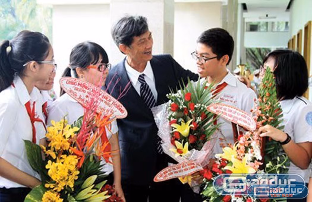 Gặp hiệu trưởng có tâm không chỉ giáo viên mà chính học sinh cũng được hưởng lợi (Ảnh minh họa: giaoduc.net.vn). Gặp hiệu trưởng có tâm không chỉ giáo viên mà chính học sinh cũng được hưởng lợi (Ảnh minh họa: giaoduc.net.vn).
