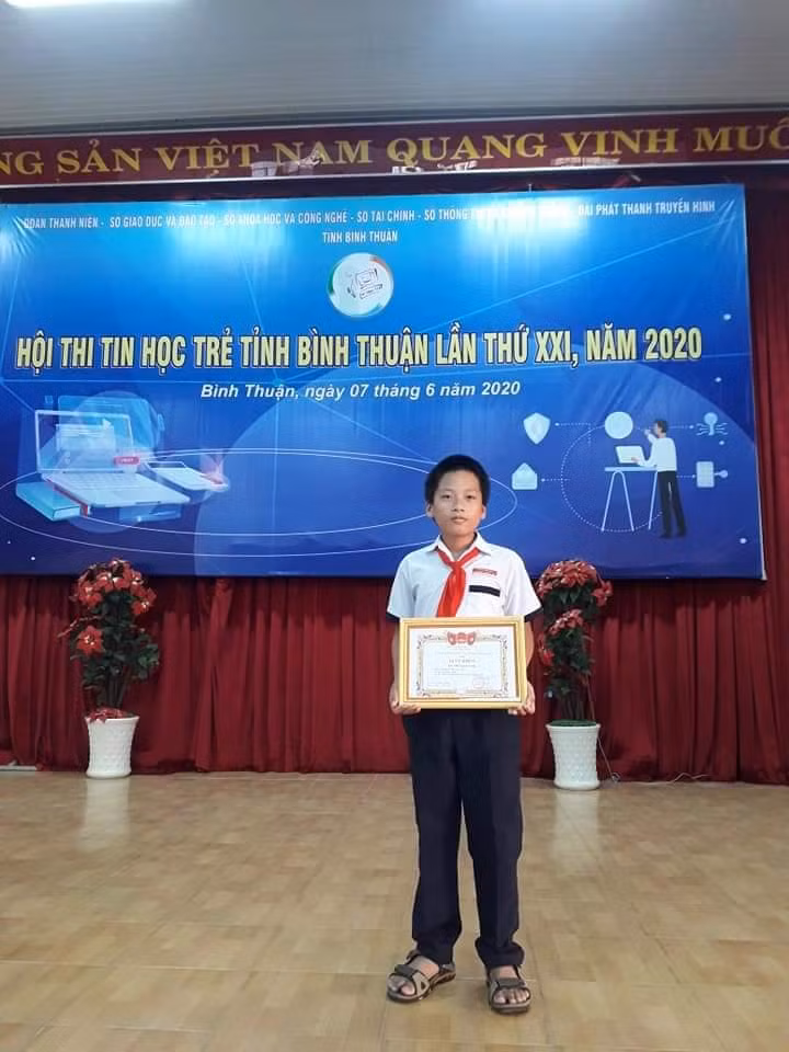 Em Thái Nguyên Trung, học sinh Trường Tiểu học Tân An 2, thị xã La Gi tỉnh Bình Thuận (Ảnh nhà trường cung cấp)
