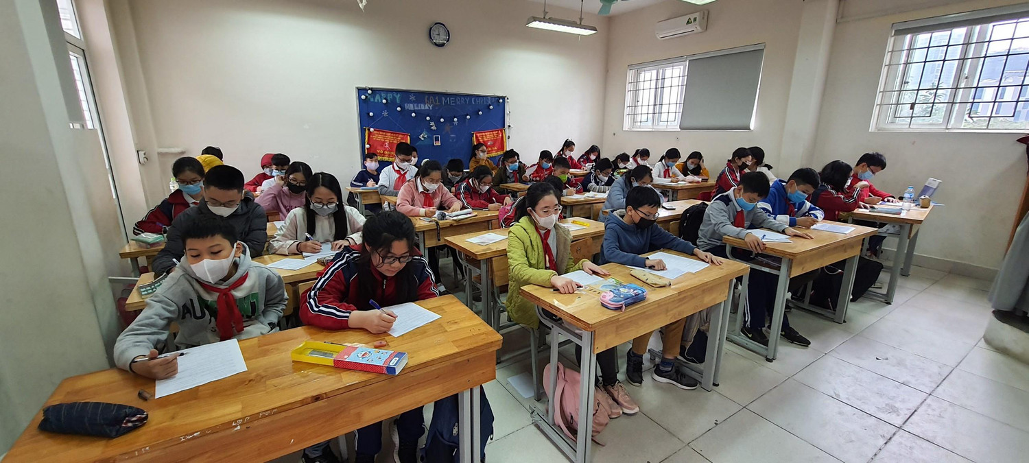 Học sinh được linh động đeo khẩu trang tại lớp học, được yêu cầu đeo khẩu trang trên đường đên trường và về nhà (Ảnh: Trường Trung học cơ sở Cầu Giấy)