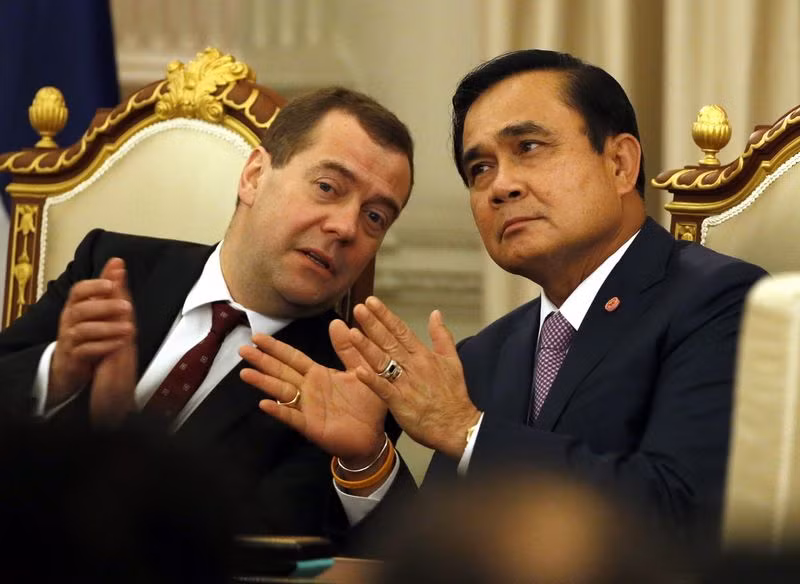 Thủ tướng Nga Dmitry Medvedev và Thủ tướng Thái Lan Prayut Chan-o-cha. Ảnh: khaosodenglish.com. Thủ tướng Nga Dmitry Medvedev và Thủ tướng Thái Lan Prayut Chan-o-cha. Ảnh: khaosodenglish.com.