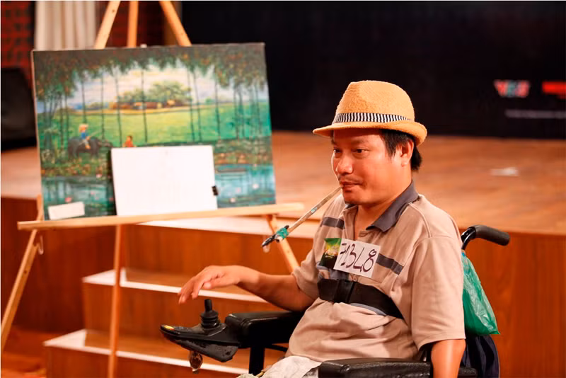 Vẽ tranh bằng miệng của thí sinh Đỗ Minh Tâm.