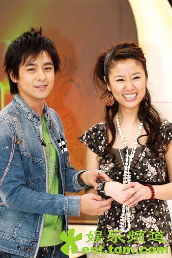 Chàng thư sinh điển trai bên mỹ nữ Lâm Tâm Như. Hai người từng bị đồn là một cặp song cả 2 đều chưa từng lên tiếng thừa nhận Chàng thư sinh điển trai bên mỹ nữ Lâm Tâm Như. Hai người từng bị đồn là một cặp song cả 2 đều chưa từng lên tiếng thừa nhận