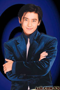Lâm Chí Dĩnh tham gia lĩnh vực giải trí từ năm 16 tuổi với một album ca nhạc. Khi đó, khuôn mặt anh còn vô cùng non nớt và đậm chất thư sinh điển trai, gây sự chú ý với người hâm mộ Lâm Chí Dĩnh tham gia lĩnh vực giải trí từ năm 16 tuổi với một album ca nhạc. Khi đó, khuôn mặt anh còn vô cùng non nớt và đậm chất thư sinh điển trai, gây sự chú ý với người hâm mộ