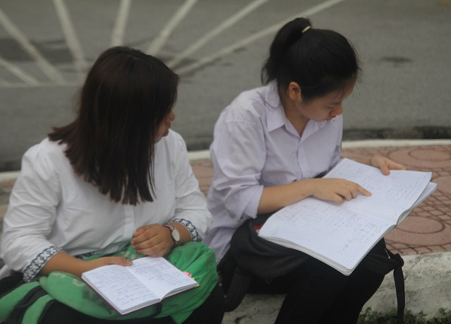 Điểm xét tốt nghiệp sẽ được tính dựa trên điểm bài thi 4 môn thi tối thiểu với điểm trung bình cả năm lớp 12 và điểm ưu tiên, khuyến khích (nếu có). Điểm xét tốt nghiệp sẽ được tính dựa trên điểm bài thi 4 môn thi tối thiểu với điểm trung bình cả năm lớp 12 và điểm ưu tiên, khuyến khích (nếu có).