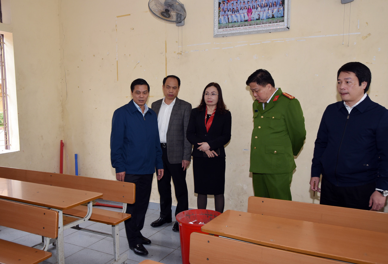 Chủ tịch Ủy ban nhân dân thành phố Hải Phòng đã phê bình và đề xuất chuyển công tác đối với Hiệu trưởng Trường Trung học phổ thông Mạc Đĩnh Chi (Ảnh: CTV)