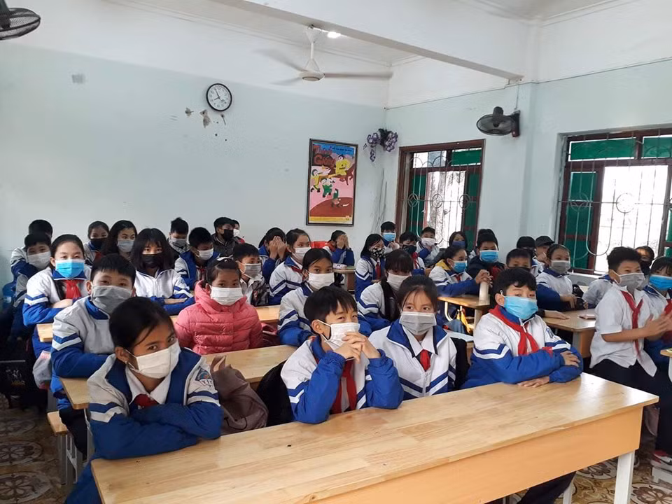 100% học sinh Trường Trung học cơ sở Trường Thọ (huyện An Lão) đeo khẩu trang khi đến trường (Ảnh: CTV)