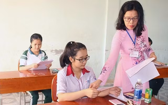 Thí sinh tham dự kỳ thi học sinh giỏi quốc gia trung học phổ thông năm 2019 tại tỉnh Bình Thuận. Ảnh chỉ có tính chất minh họa, nguồn: Phạm Huệ / Báo Nhân Dân. Thí sinh tham dự kỳ thi học sinh giỏi quốc gia trung học phổ thông năm 2019 tại tỉnh Bình Thuận. Ảnh chỉ có tính chất minh họa, nguồn: Phạm Huệ / Báo Nhân Dân.