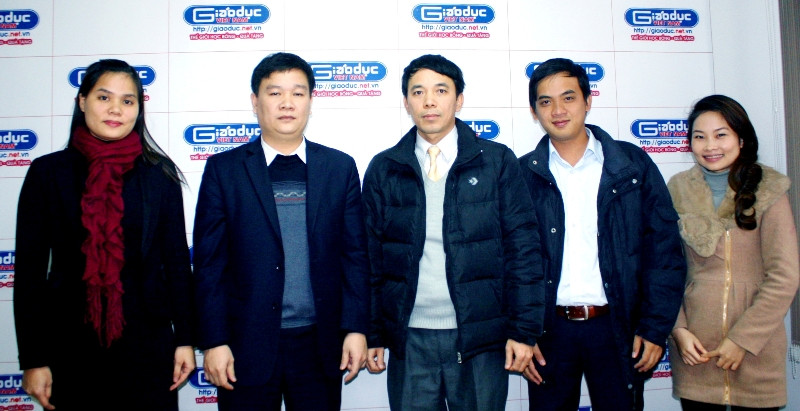 Ban Giám khảo cùng một số thành viên Ban Tổ chức cuộc thi "Vị ngon bốn phương"
