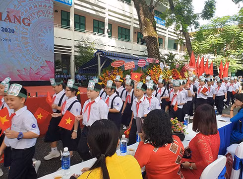 Hân hoan đón chào hơn 650 học sinh lớp 6 của Trường Lê Quý Đôn, quận 3 (ảnh: P.L) Hân hoan đón chào hơn 650 học sinh lớp 6 của Trường Lê Quý Đôn, quận 3 (ảnh: P.L)