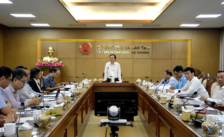 Bộ trưởng Phùng Xuân Nhạ chủ trì Tọa đàm (Ảnh: moet.gov.vn)