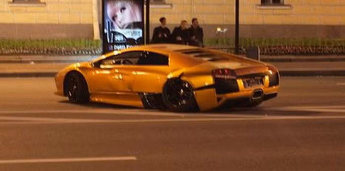 Lamborghini LP640 vỡ mông sau tai nạn Lamborghini LP640 vỡ mông sau tai nạn