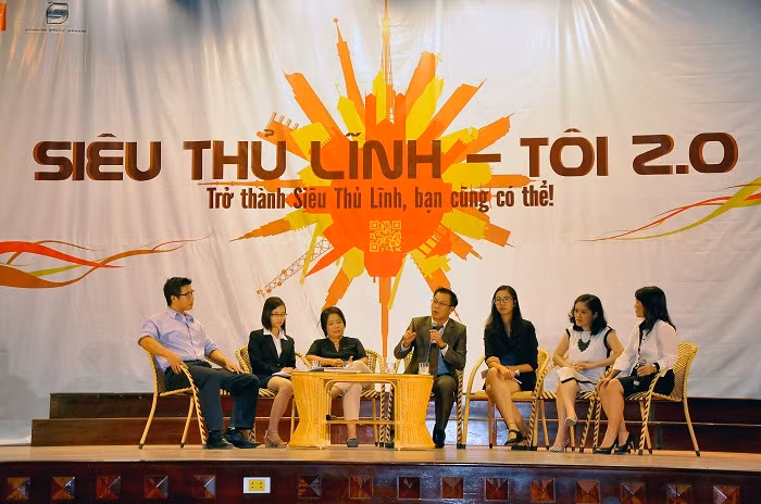 Buổi hội thảo “Siêu thủ lĩnh – Giải mã bản thân, bạn cũng có thể” có sự chia sẻ và giao lưu của các vị khách mời danh tiếng và có nhiều sự trải nghiệm trong cuộc sống. Buổi hội thảo “Siêu thủ lĩnh – Giải mã bản thân, bạn cũng có thể” có sự chia sẻ và giao lưu của các vị khách mời danh tiếng và có nhiều sự trải nghiệm trong cuộc sống.