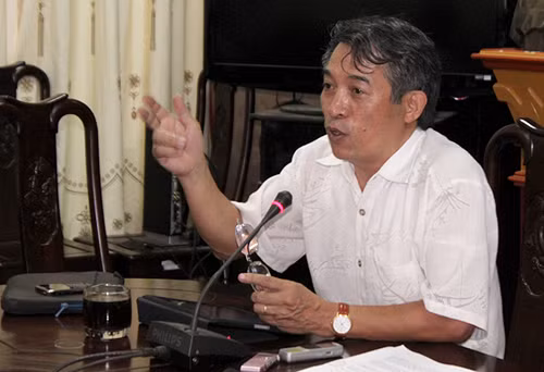 Ông Phạm Quang Long, Giám đốc Sở VHTTDL Hà Nội: "Thanh tra Sở sẽ xem xét việc bán vé bất chấp quyết định ngừng cấp phép liveshow Chế Linh như một tình tiết tăng nặng" Ông Phạm Quang Long, Giám đốc Sở VHTTDL Hà Nội: "Thanh tra Sở sẽ xem xét việc bán vé bất chấp quyết định ngừng cấp phép liveshow Chế Linh như một tình tiết tăng nặng"