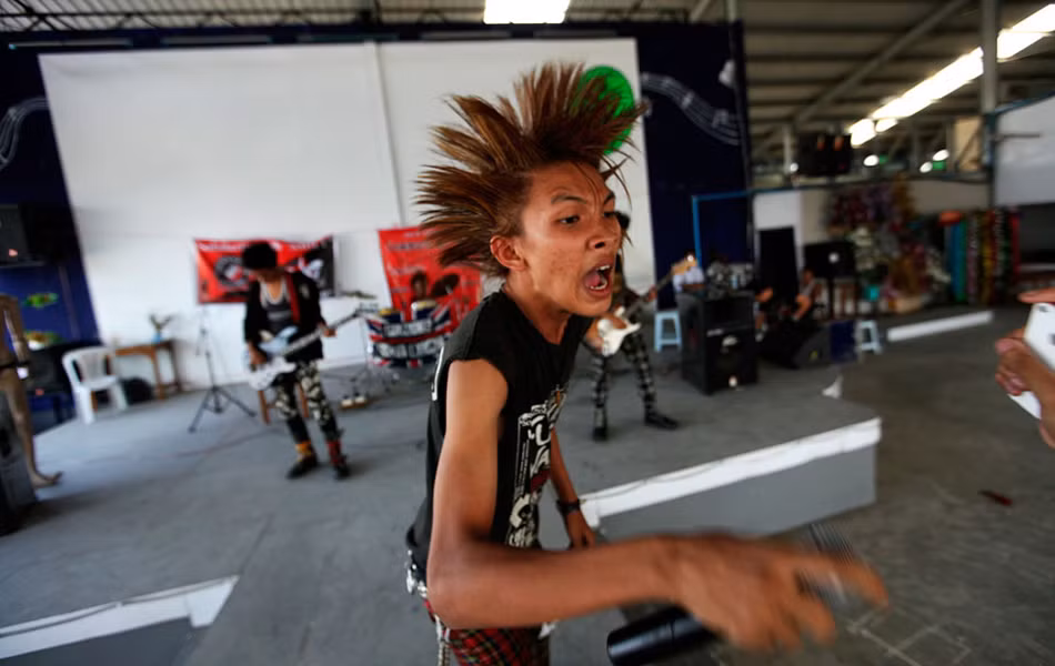 Một ban nhạc Rock của các thanh niên địa phương