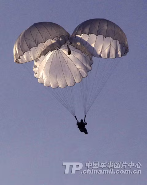 Lính dù Trung Quốc