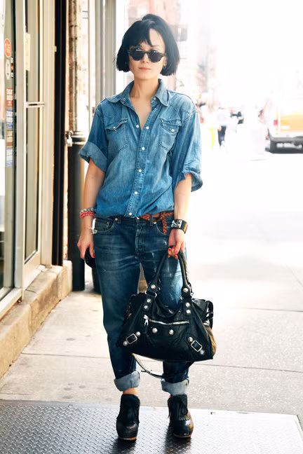 Liệu bạn có ưa chuộng màu sắc này đến mức mặc nguyên một "cây" denim như thế này?
