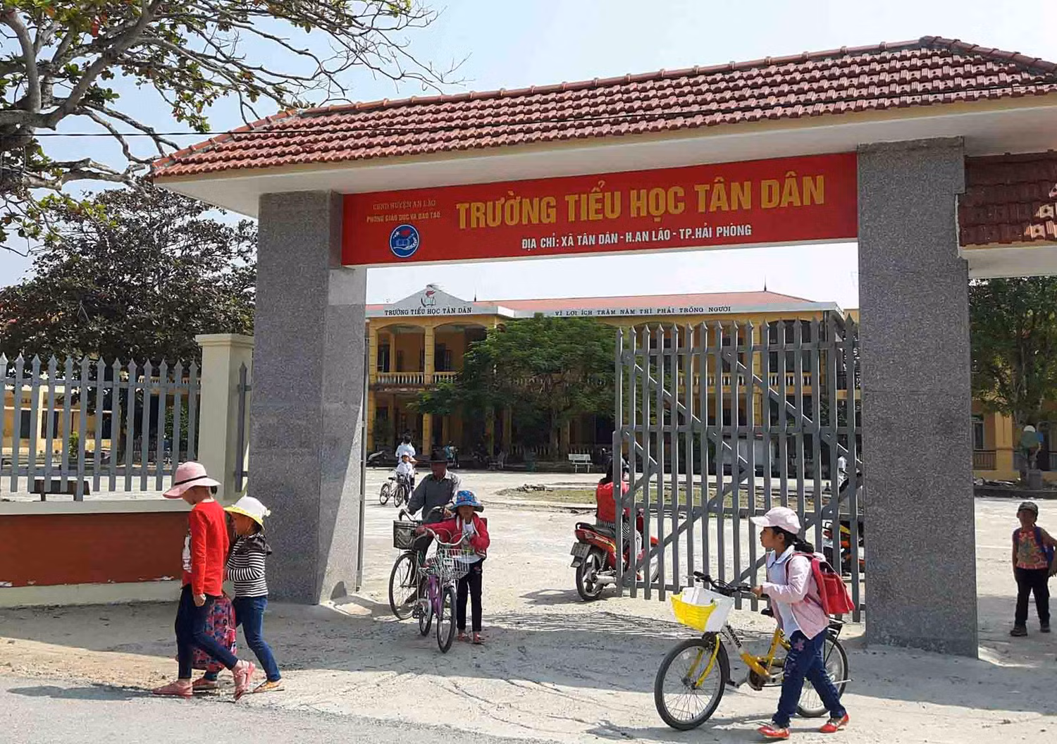Hiệu trưởng trường Ngọc Thanh nhận có lỗi khi thu tiền đầu năm ảnh 2