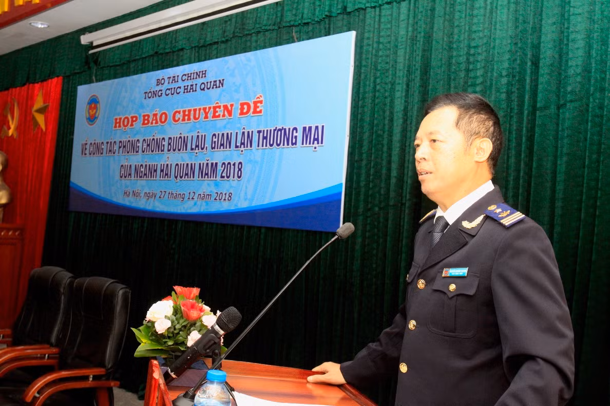 Ông Nguyễn Khánh Quang cho biết, sử dụng giấy tờ người đã mất để thành lập doanh nghiệp nhằm mục đích buôn lậu khiến cơ quan chức năng khó khăn trong việc xác định chủ sở hữu để xử lý. Ảnh: V.P Ông Nguyễn Khánh Quang cho biết, sử dụng giấy tờ người đã mất để thành lập doanh nghiệp nhằm mục đích buôn lậu khiến cơ quan chức năng khó khăn trong việc xác định chủ sở hữu để xử lý. Ảnh: V.P