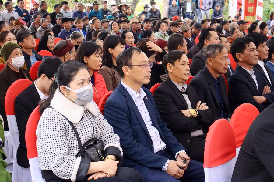 Đông đảo du khách và người dân địa phương tới dự lễ hội (Ảnh: TQ)