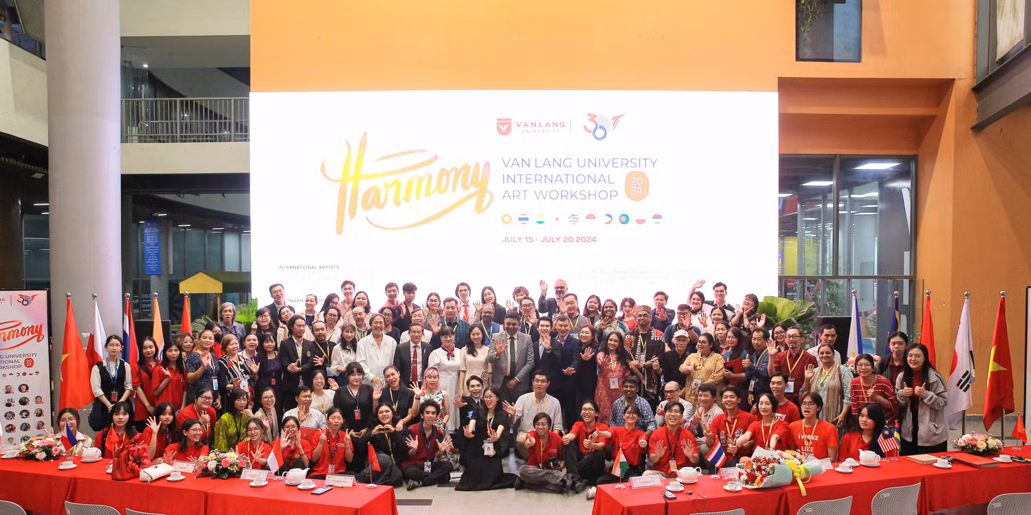 Năm 2024, Khoa Mỹ thuật và Thiết kế tổ chức thành công Hội thảo Nghệ thuật Quốc tế, tập trung 55 hoạ sĩ đến từ 10 quốc gia trên thế giới. Ảnh: Website nhà trường.