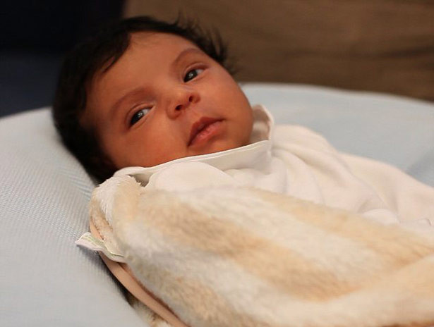 Tuy nhiên, Beyonce và Jay-Z vừa quyết định chia sẻ những bức ảnh cô con gái trẻ bé bỏng Blue Ivy Carter. Cả hai đều nói rằng họ sẽ không bán ảnh con gái mình cho các tạp chí mà họ sẽ giữ cho cô bé có một tuổi thơ êm đềm: không báo chí, không truyền thông.
