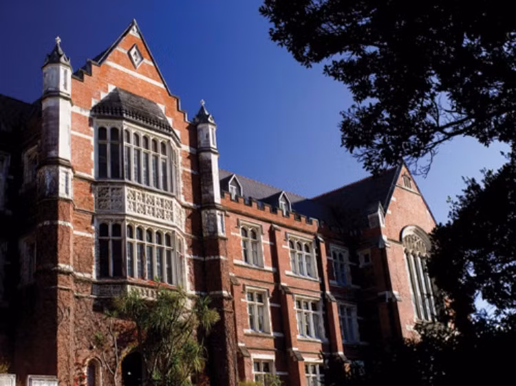 University of Otago International Office University of Otago PO Box 56 Dunedin New Zealand Website: www.otago.ac.nz Email: international.admissions@otago.ac.nz Fax: (International admissions) 00 64 3 479 8367