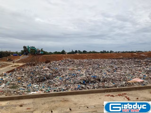 Mặc dù đã đầu tư 26,3 tỷ đồng nhưng Dự án khu xử lý rác thải tại thị xã Sầm Sơn vẫn chưa phát huy hiệu quả. Ảnh: Duy Phong Mặc dù đã đầu tư 26,3 tỷ đồng nhưng Dự án khu xử lý rác thải tại thị xã Sầm Sơn vẫn chưa phát huy hiệu quả. Ảnh: Duy Phong